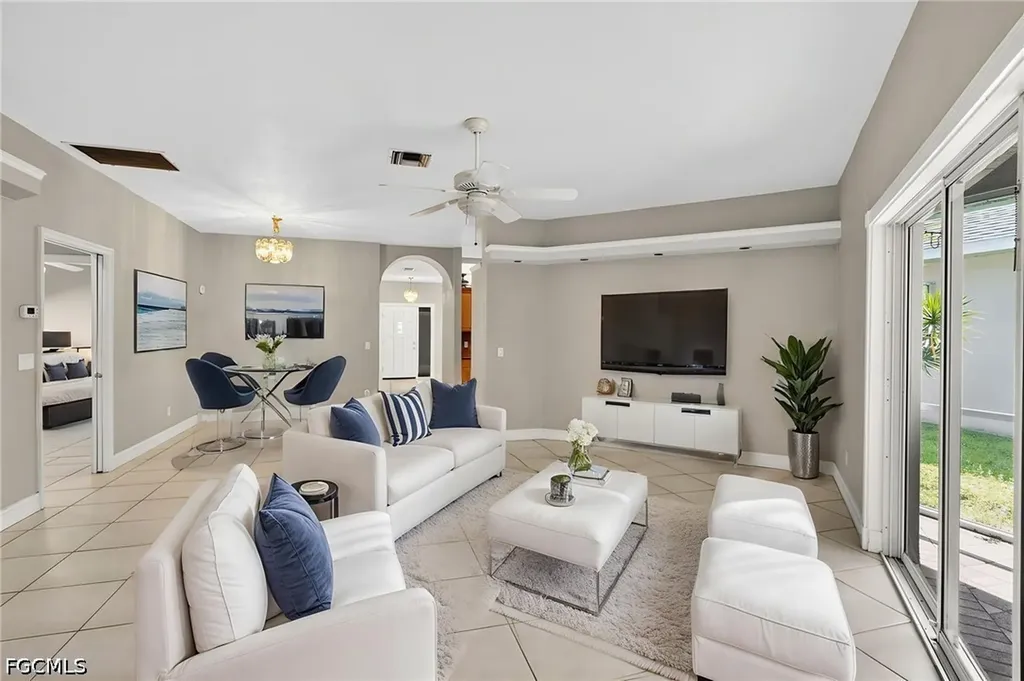 657 109th Avenue N Naples FL 34108