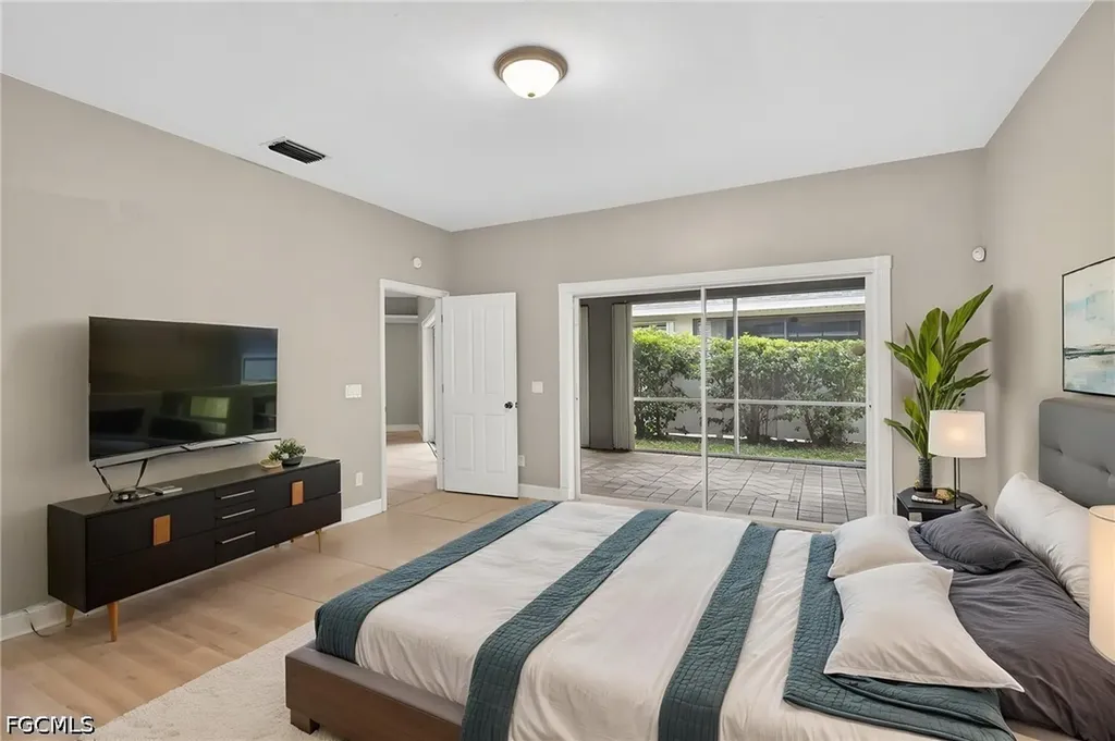 657 109th Avenue N Naples FL 34108