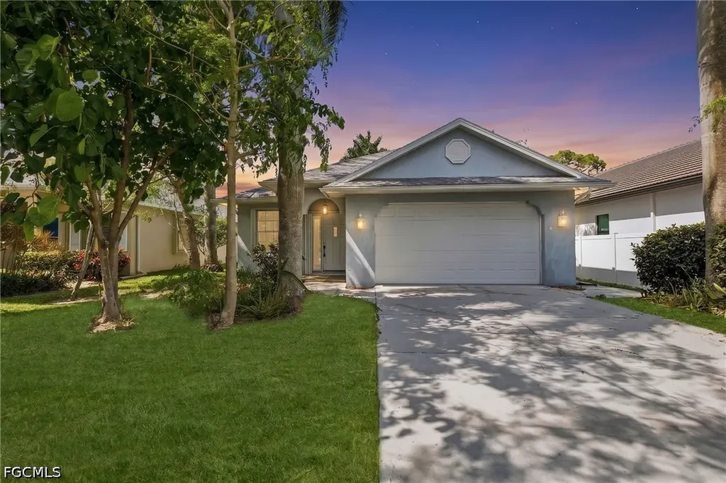 657 109th Avenue N Naples FL 34108