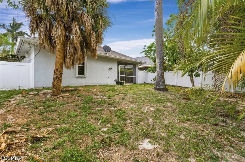 657 109th Avenue N Naples FL 34108