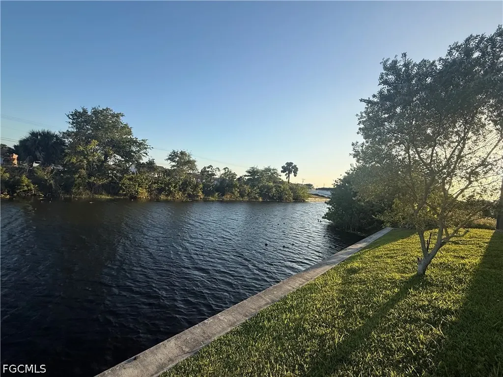618 SW 31st Terrace Cape Coral FL 33914