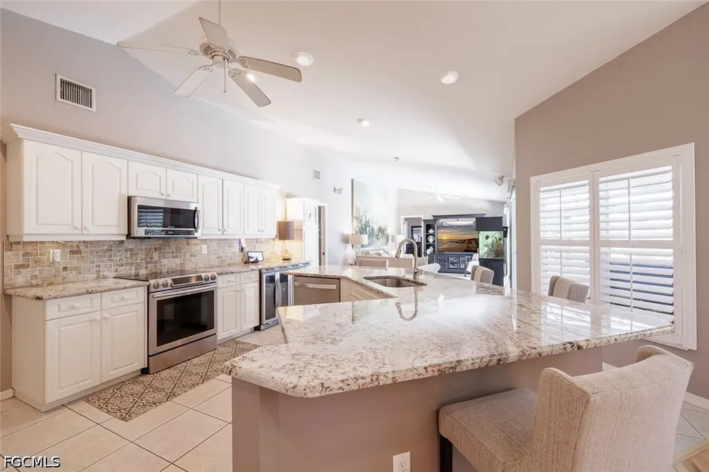 2828 SW 33rd Terrace Cape Coral FL 33914