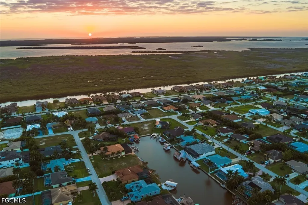 2828 SW 33rd Terrace Cape Coral FL 33914