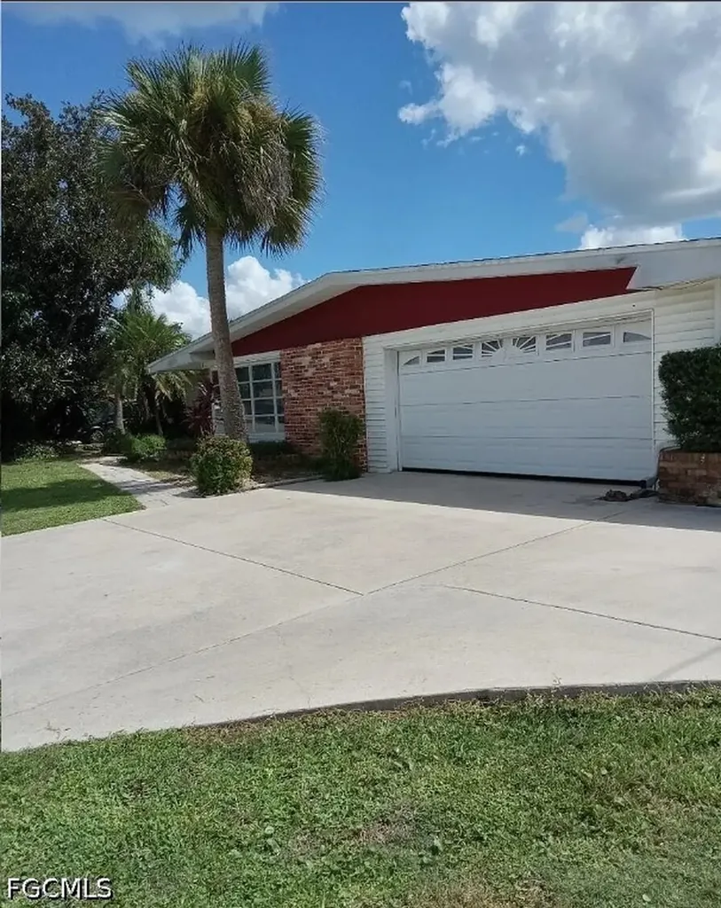 406 Leeland Heights Boulevard E Lehigh Acres FL 33936