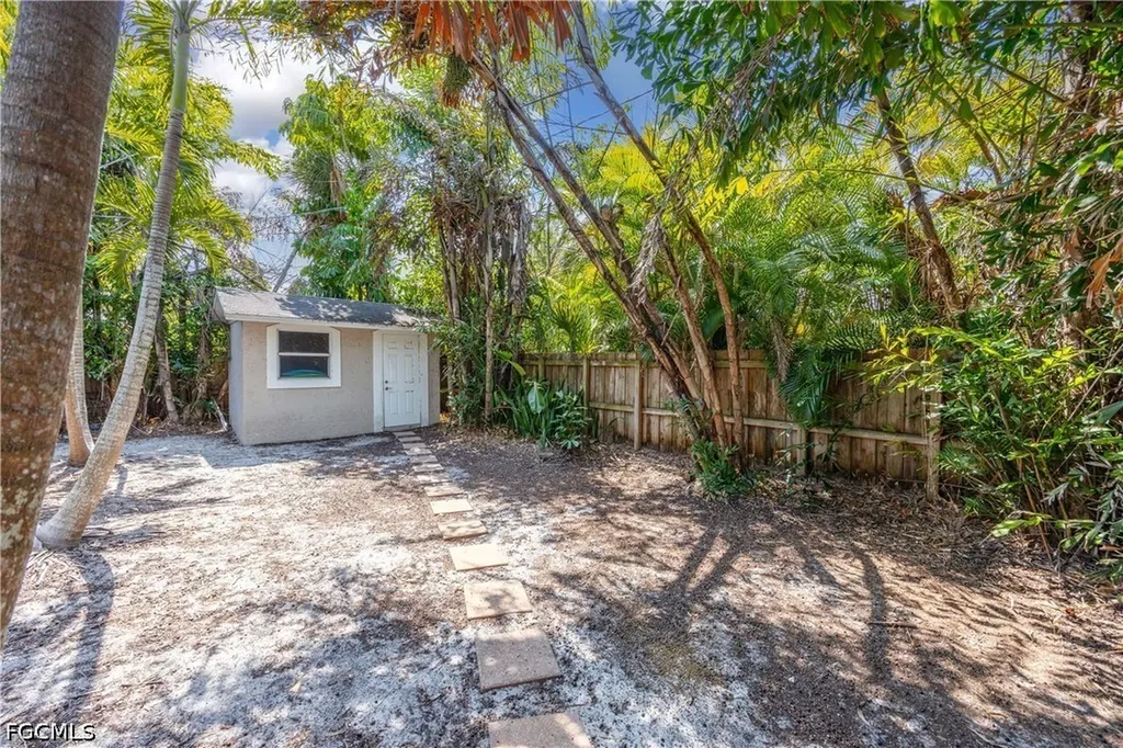 856 104th Avenue N Naples FL 34108