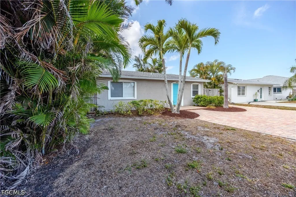 856 104th Avenue N Naples FL 34108