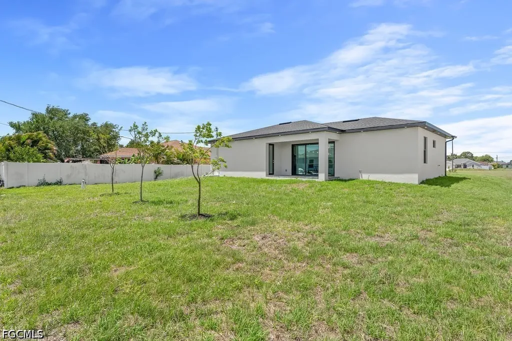 1433 NW 7th Place Cape Coral FL 33993
