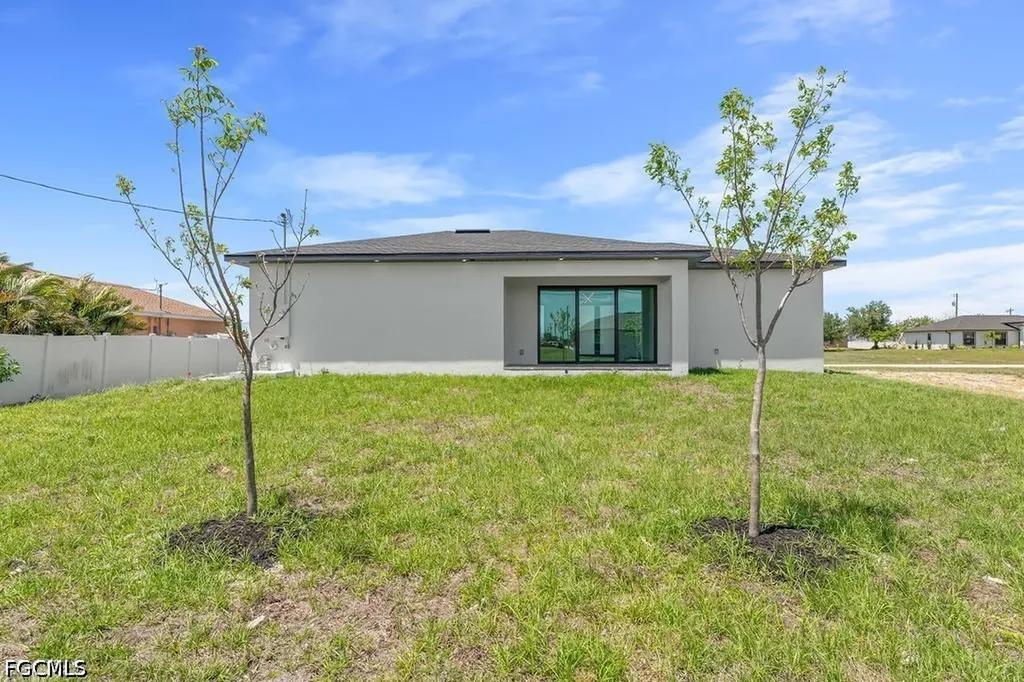 1433 NW 7th Place Cape Coral FL 33993