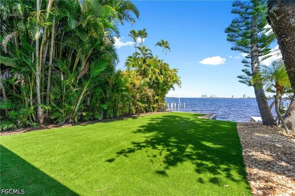 752 Overiver Drive North Fort Myers FL 33903
