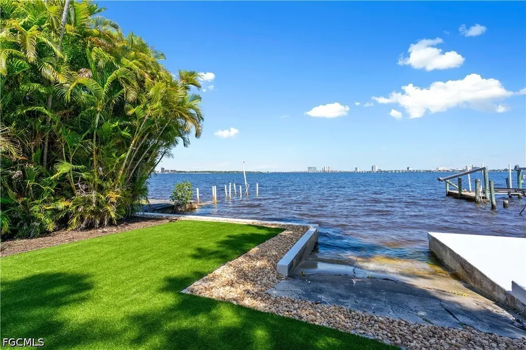 752 Overiver Drive North Fort Myers FL 33903