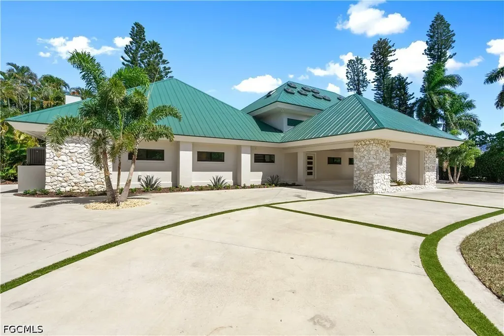 752 Overiver Drive North Fort Myers FL 33903