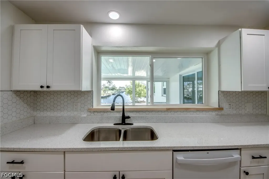 3009 SE 10th Avenue Cape Coral FL 33904