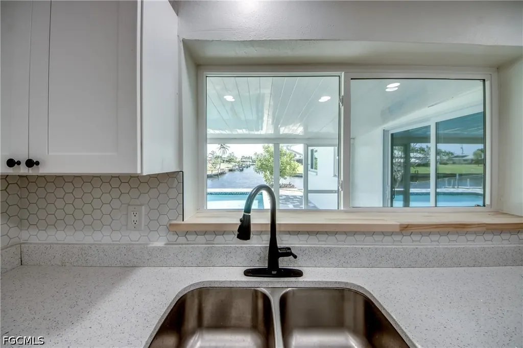 3009 SE 10th Avenue Cape Coral FL 33904