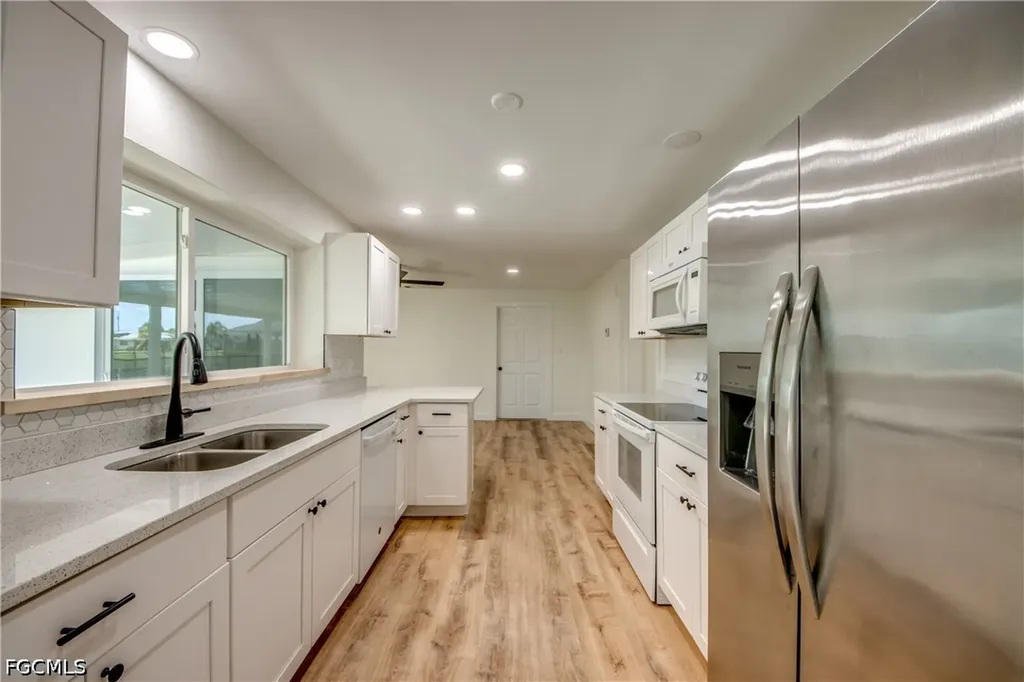 3009 SE 10th Avenue Cape Coral FL 33904