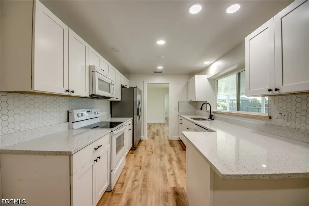 3009 SE 10th Avenue Cape Coral FL 33904