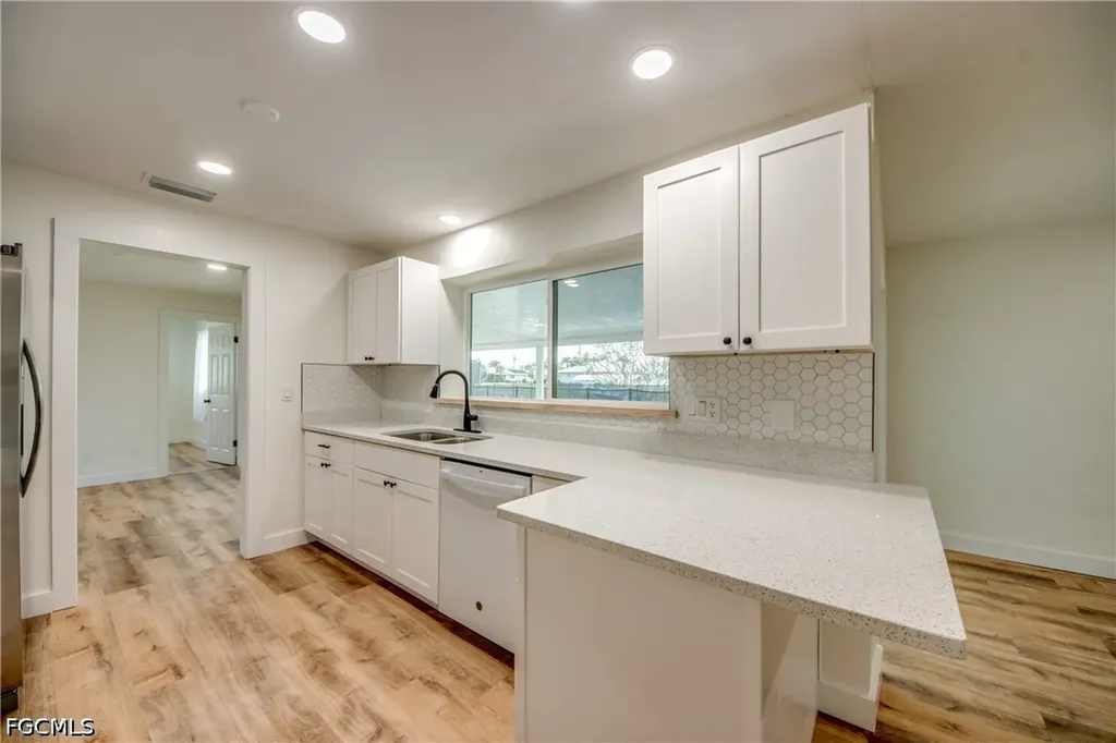 3009 SE 10th Avenue Cape Coral FL 33904