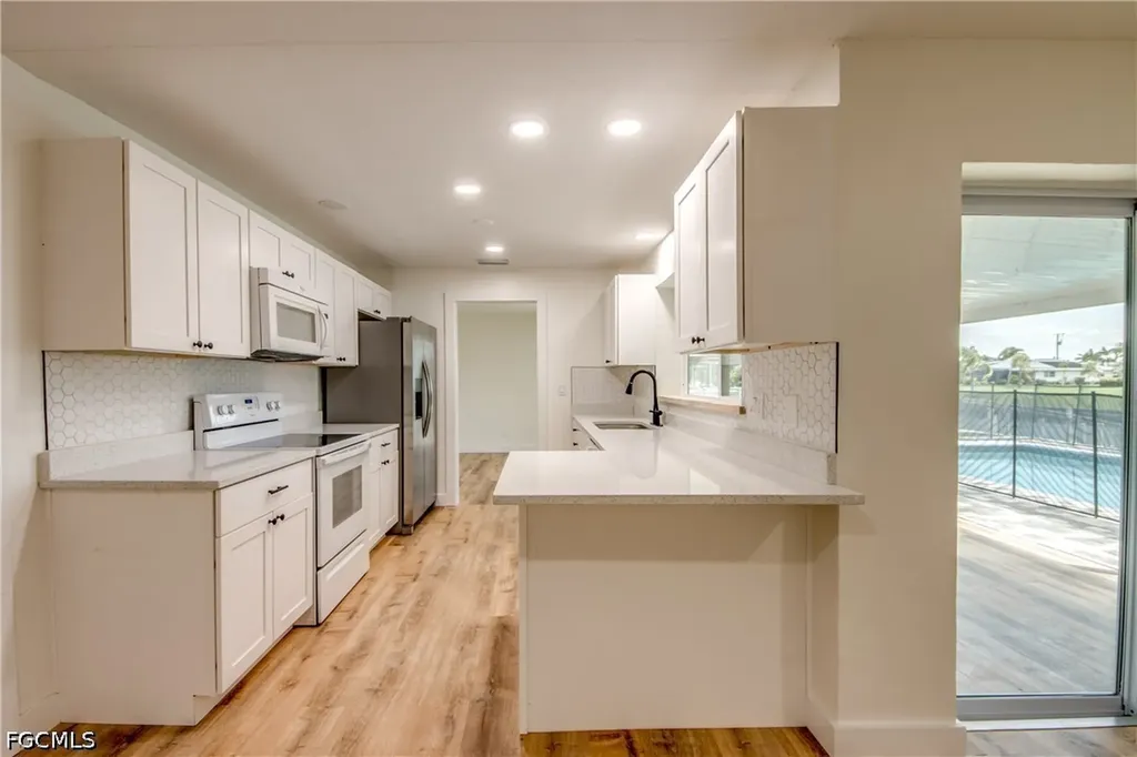 3009 SE 10th Avenue Cape Coral FL 33904