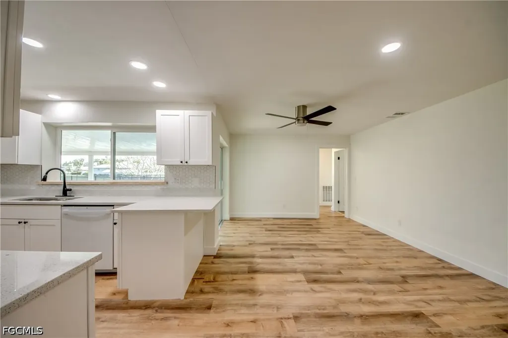 3009 SE 10th Avenue Cape Coral FL 33904