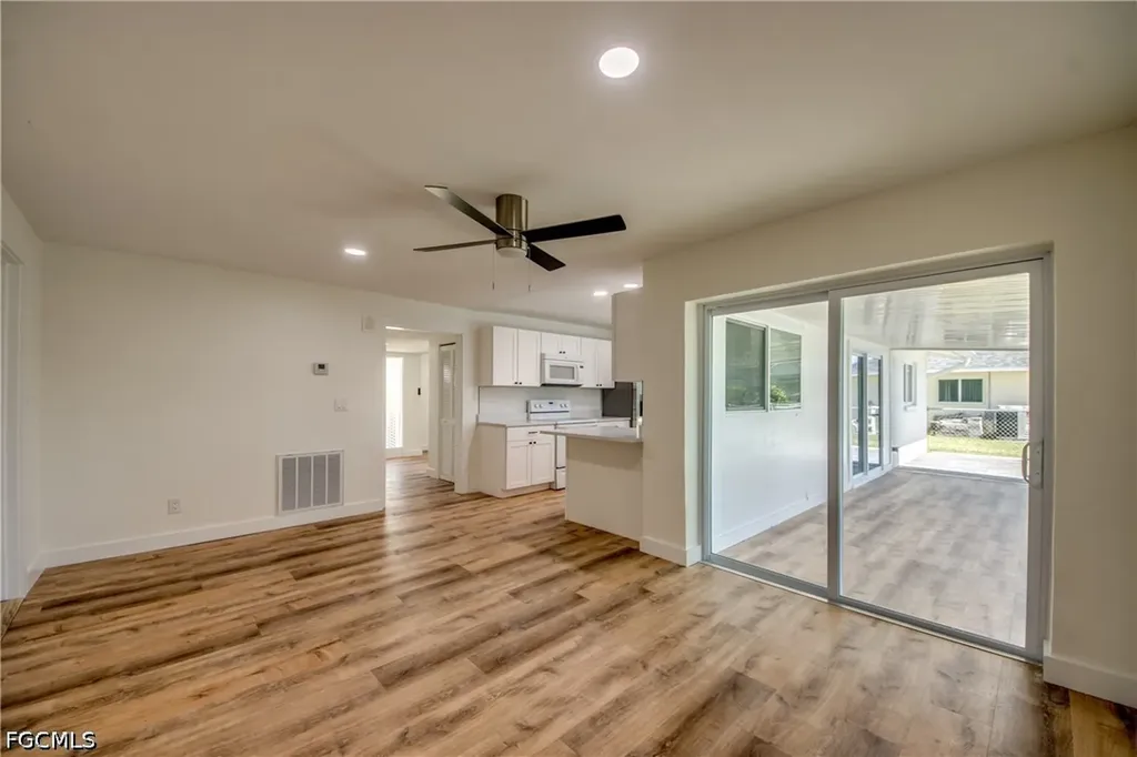 3009 SE 10th Avenue Cape Coral FL 33904