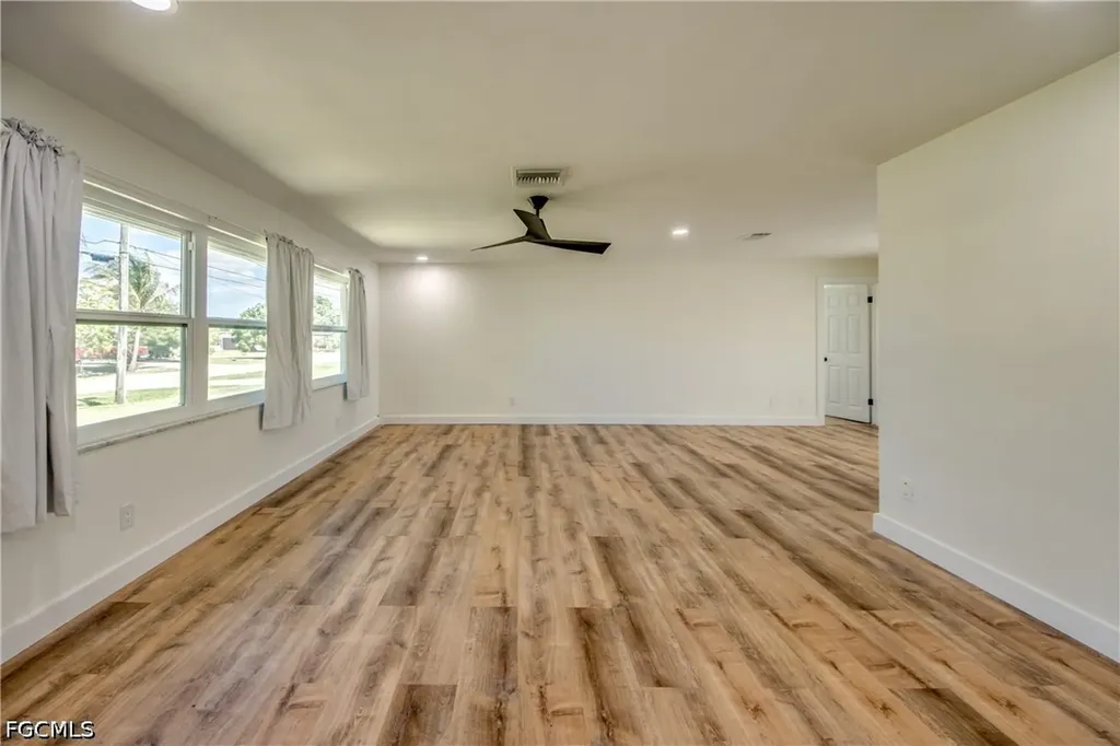 3009 SE 10th Avenue Cape Coral FL 33904