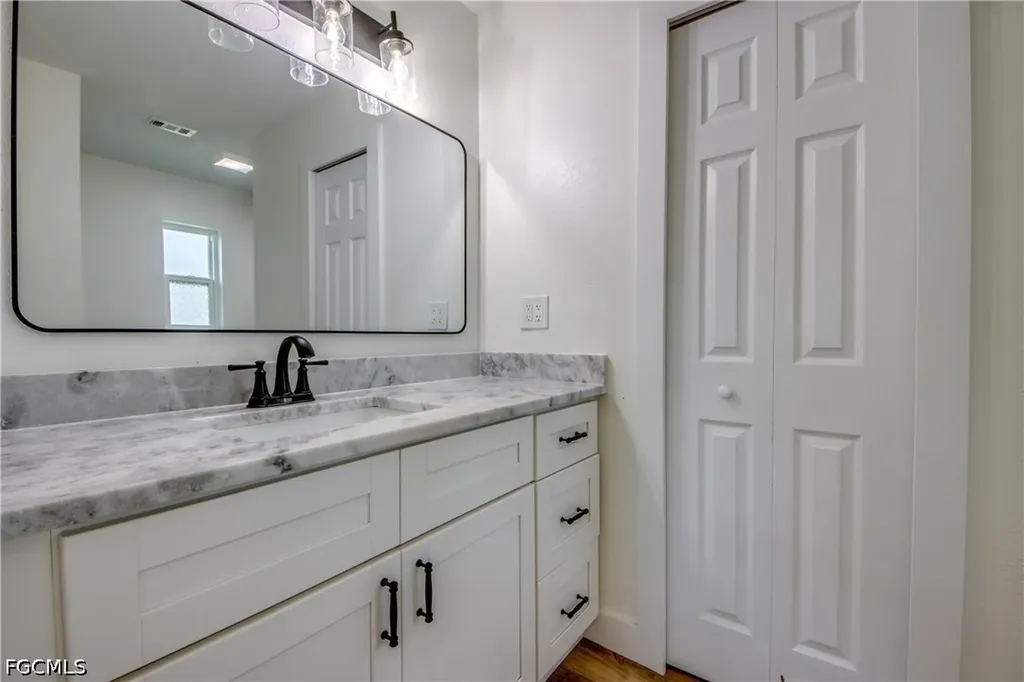 3009 SE 10th Avenue Cape Coral FL 33904