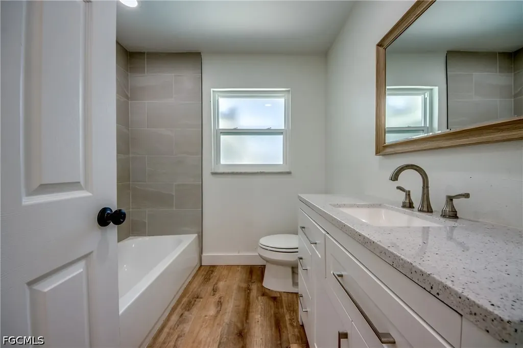 3009 SE 10th Avenue Cape Coral FL 33904