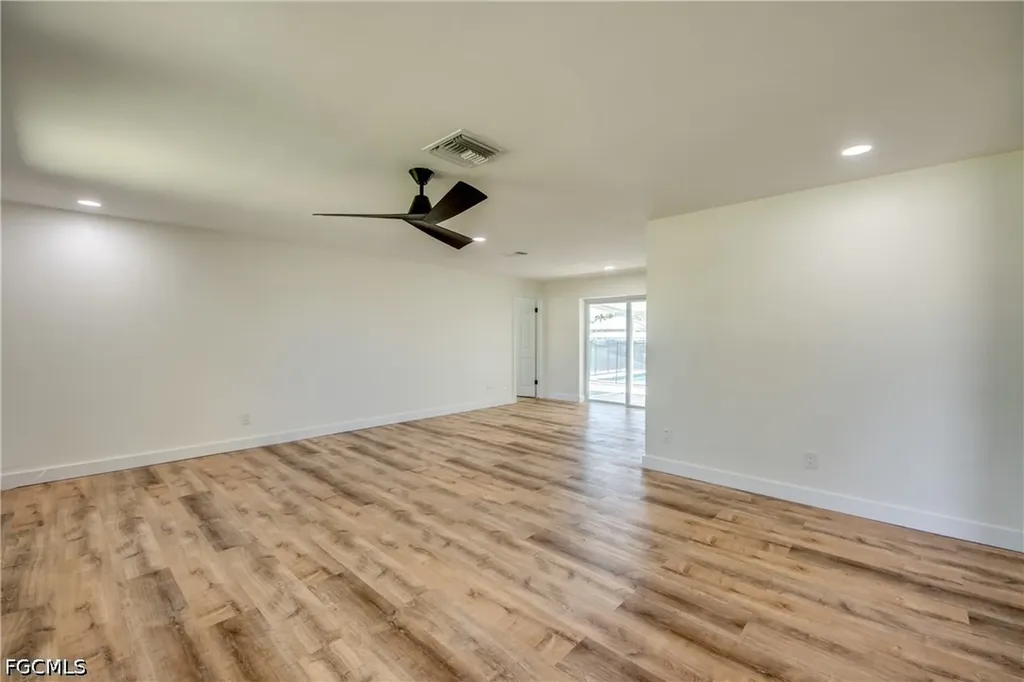 3009 SE 10th Avenue Cape Coral FL 33904