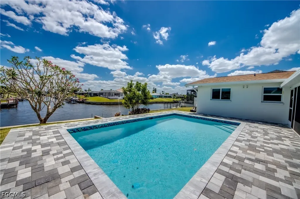3009 SE 10th Avenue Cape Coral FL 33904