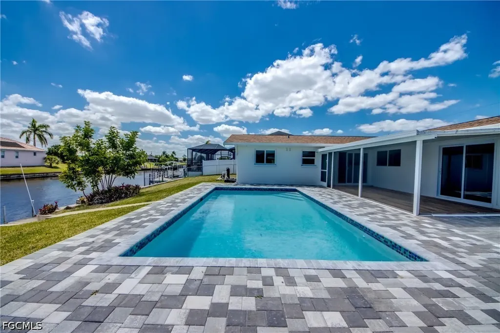 3009 SE 10th Avenue Cape Coral FL 33904