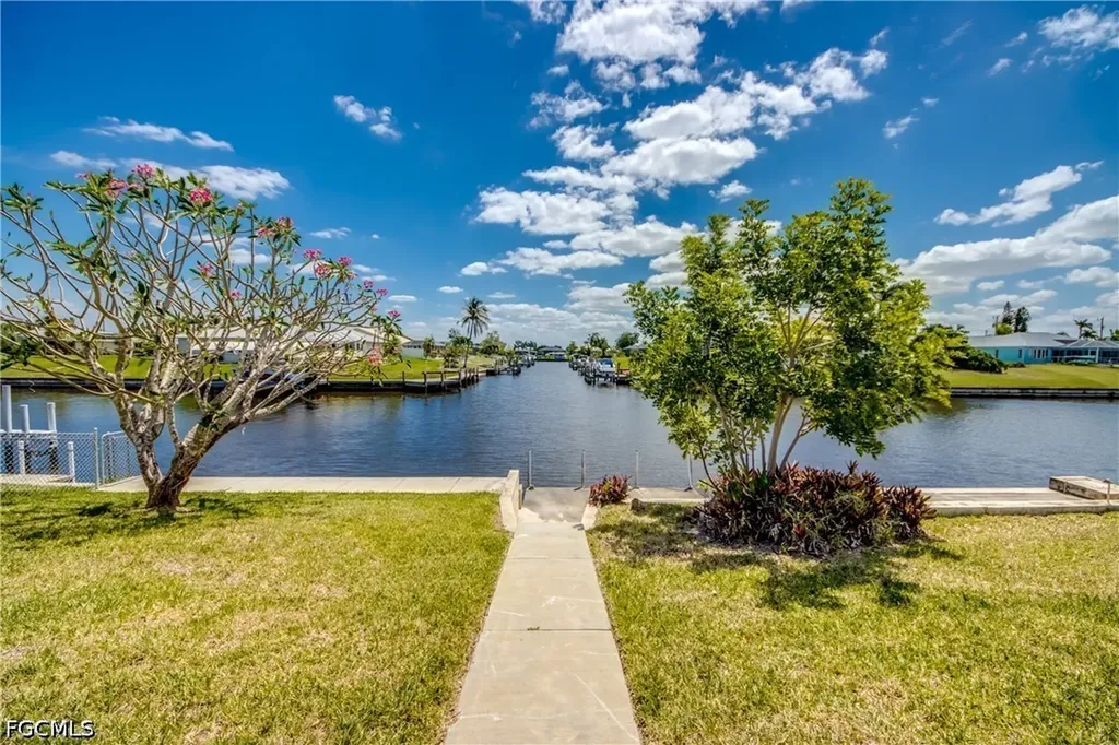 3009 SE 10th Avenue Cape Coral FL 33904