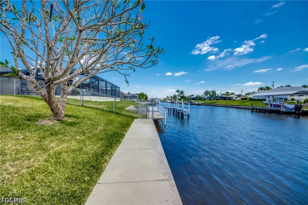3009 SE 10th Avenue Cape Coral FL 33904