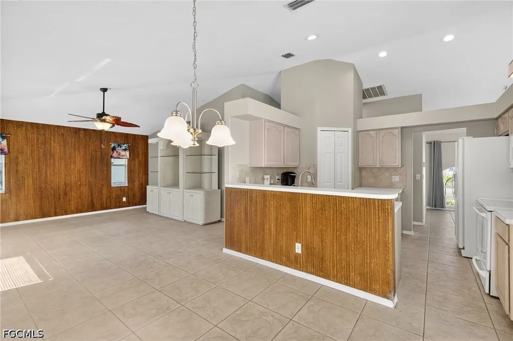 2929 SW 8th Court Cape Coral FL 33914