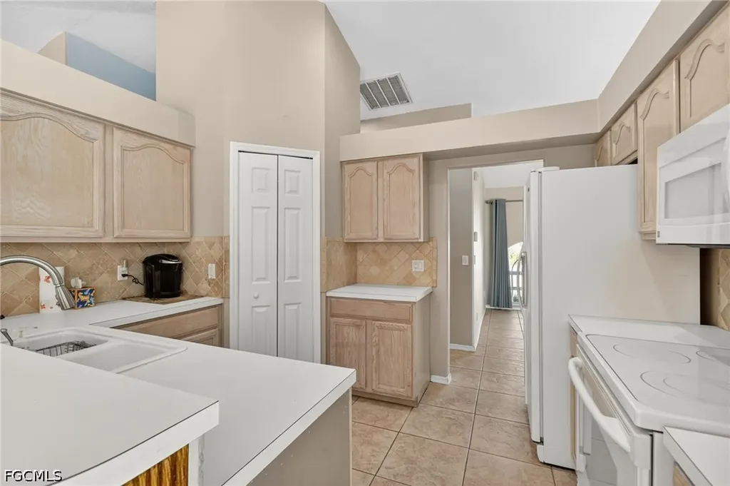 2929 SW 8th Court Cape Coral FL 33914
