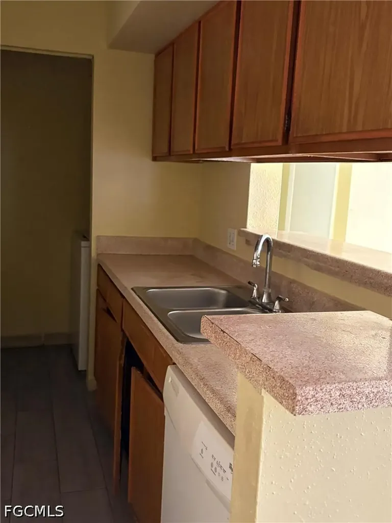 2865 Winkler Avenue Fort Myers FL 33916