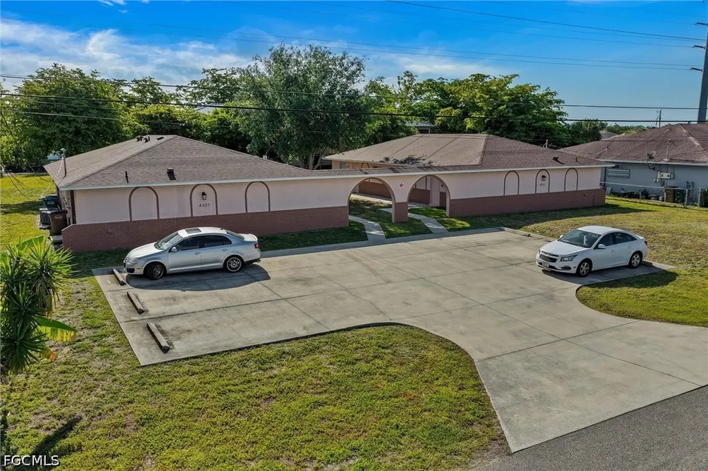 4307 SW Santa Barbara Place Cape Coral FL 33914