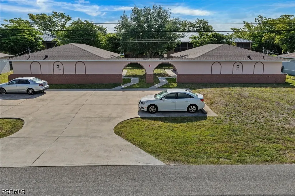 4307 SW Santa Barbara Place Cape Coral FL 33914