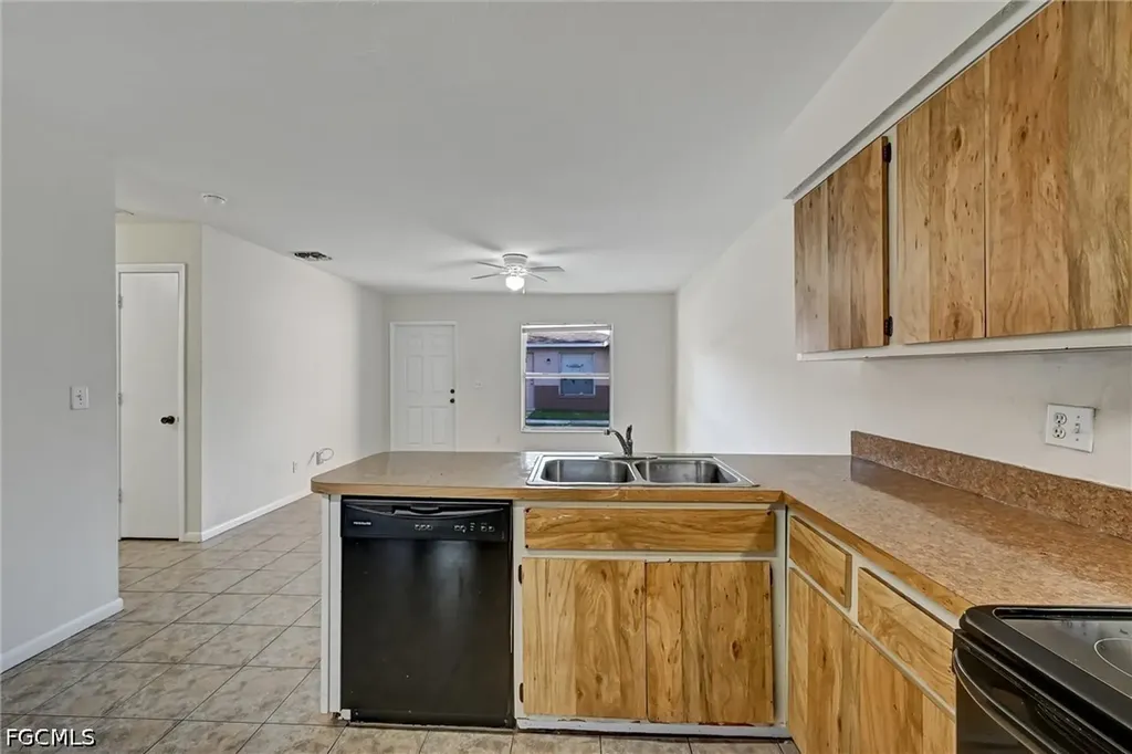 4307 SW Santa Barbara Place Cape Coral FL 33914