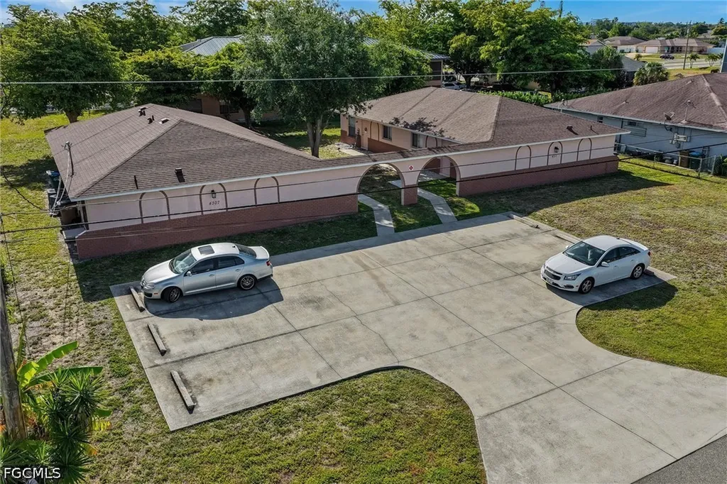 4307 SW Santa Barbara Place Cape Coral FL 33914