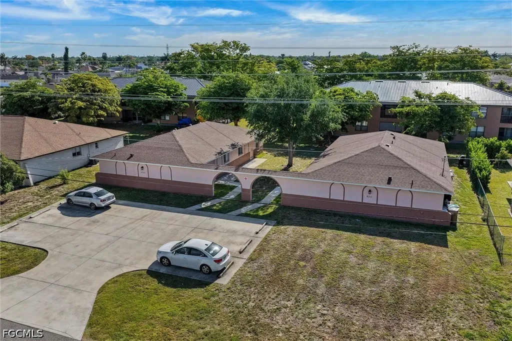 4307 SW Santa Barbara Place Cape Coral FL 33914