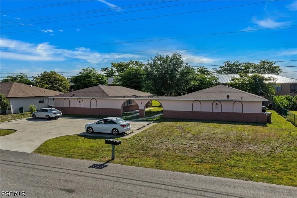 4307 SW Santa Barbara Place Cape Coral FL 33914