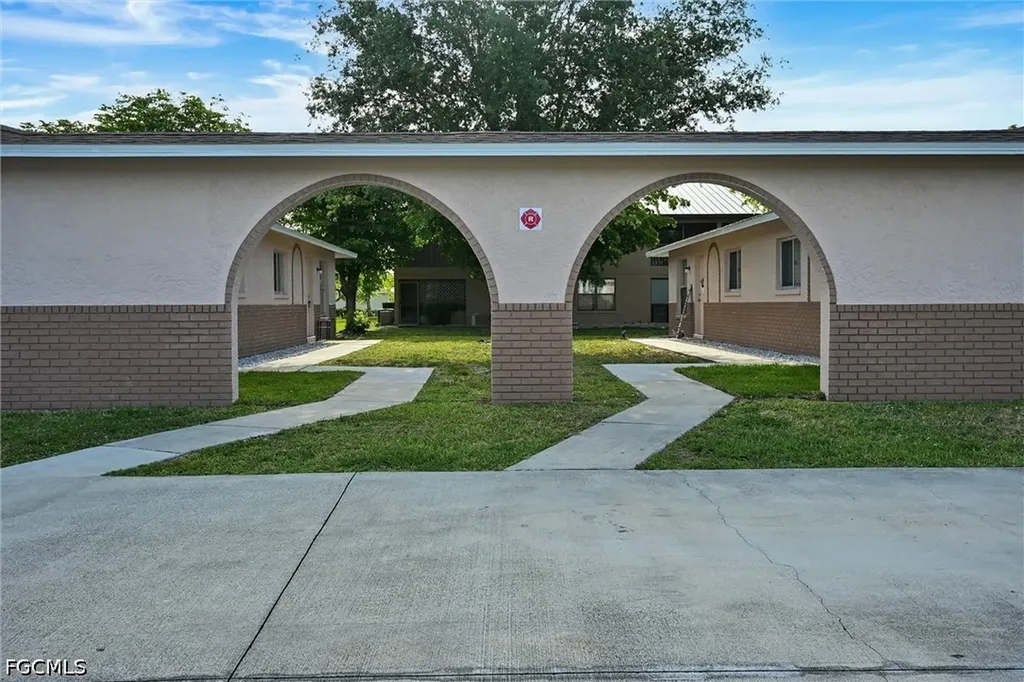 4307 SW Santa Barbara Place Cape Coral FL 33914