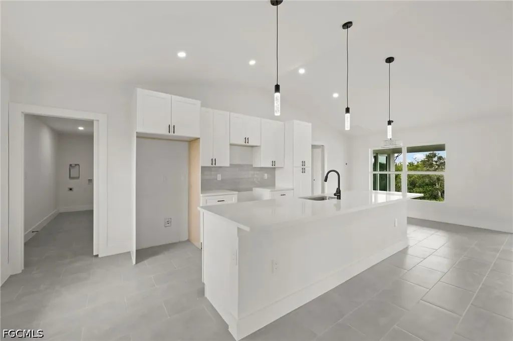 4446 Connection Avenue Cape Coral FL 33909