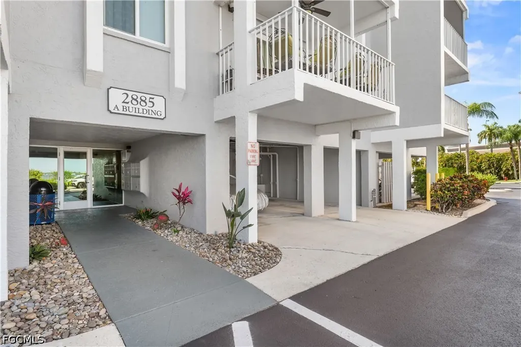 2885 Palm Beach Boulevard Fort Myers FL 33916