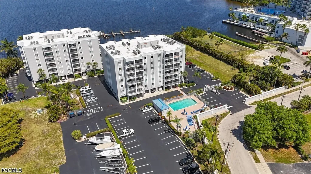 2885 Palm Beach Boulevard Fort Myers FL 33916