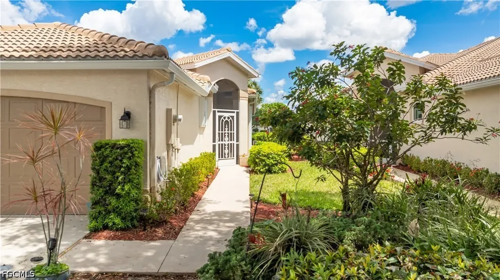 1896 Crestview Way Naples FL 34119