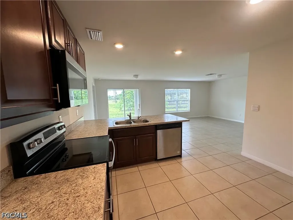 2213 NE 33rd Street Cape Coral FL 33909