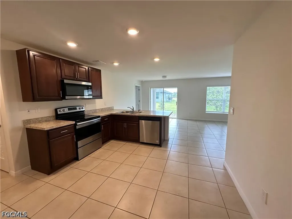 2213 NE 33rd Street Cape Coral FL 33909