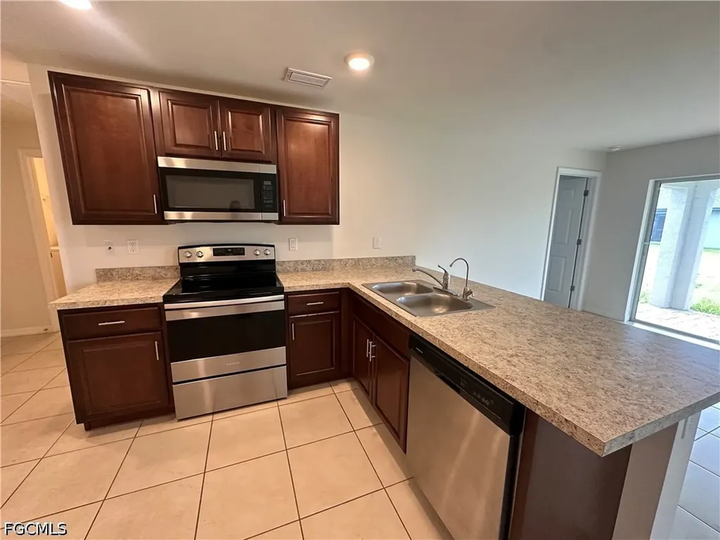 2213 NE 33rd Street Cape Coral FL 33909
