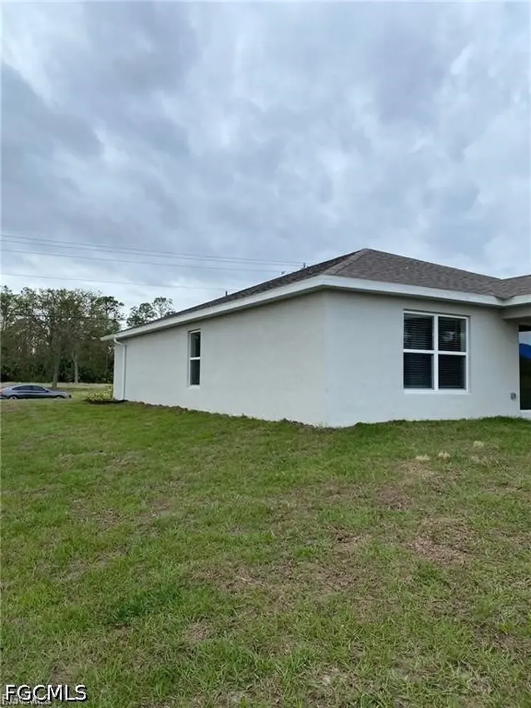 2213 NE 33rd Street Cape Coral FL 33909