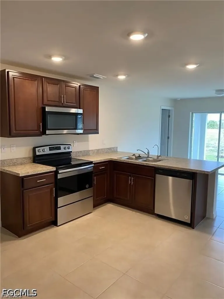 2213 NE 33rd Street Cape Coral FL 33909